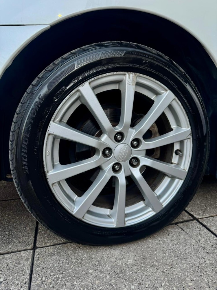 Subaru Legacy Premium — foto 8